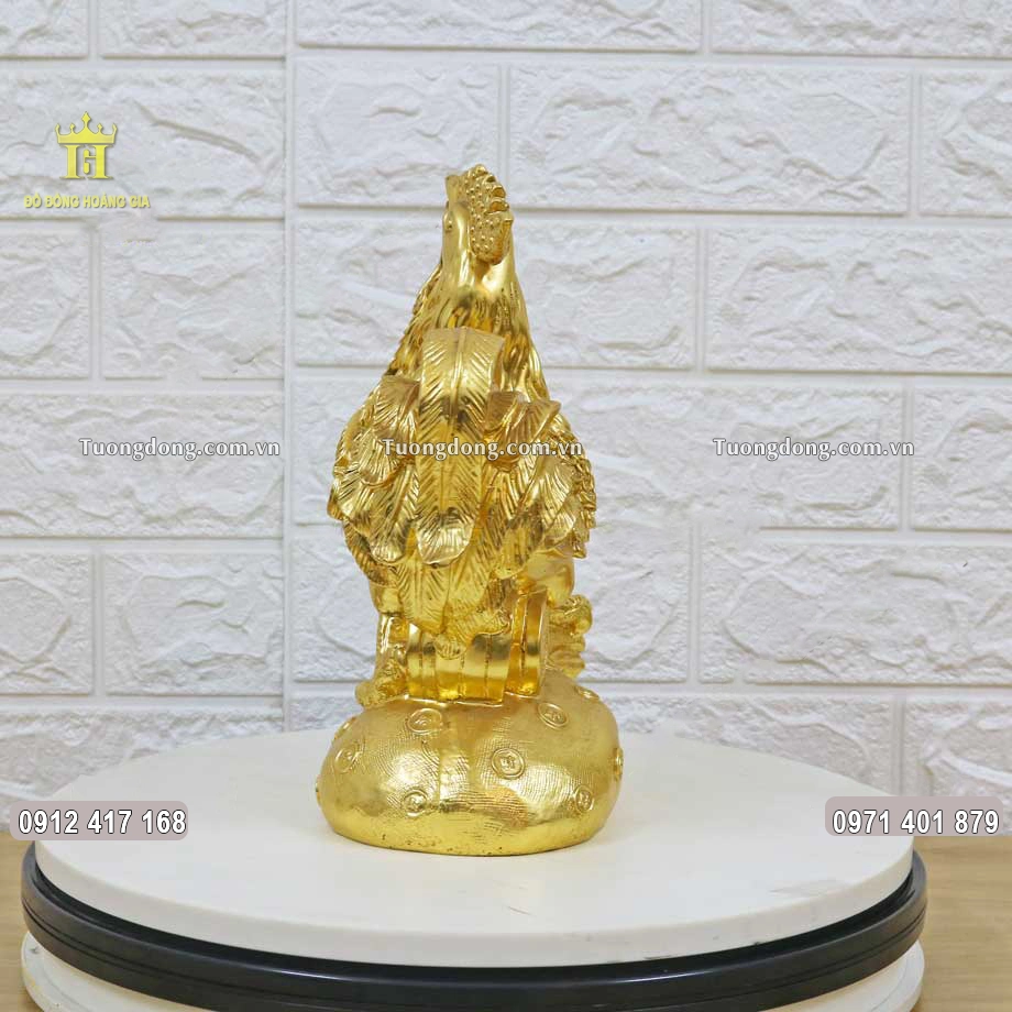 Toàn bộ bề mặt được mạ vàng 24K sang trọng